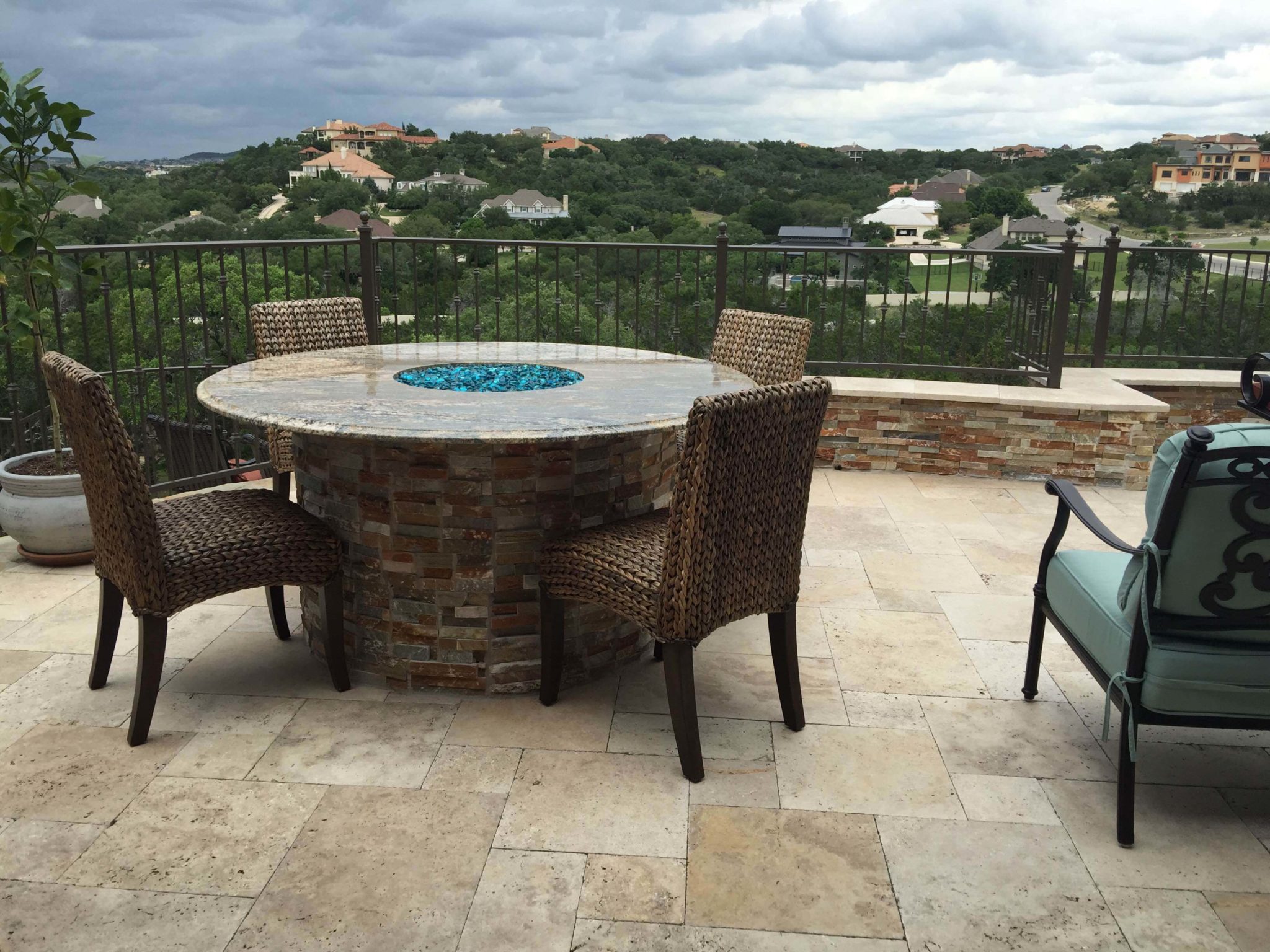 Round-fire-table-with-glass