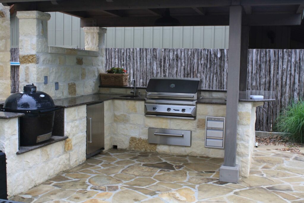 Outdoor-Kitchen-with-Granite-Countertops-and-Stone-faced